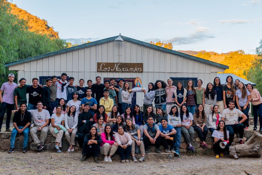 Pablo Francisco Gutiérrez avec les jeunes.