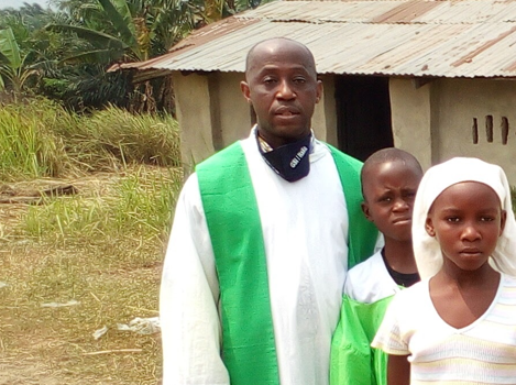 Adémar Booto Bompanga - sacerdote della Repubblica Democratica del Congo - Borsa di studio CARF