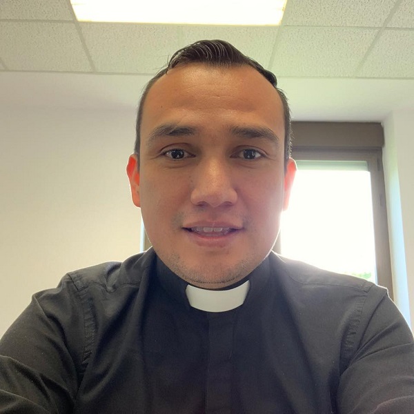 Entrevista com Don Tadeo Velázquez Centeno - Sacerdote do México - Estudante na Universidade de Navarra graças a uma bolsa do CARF.