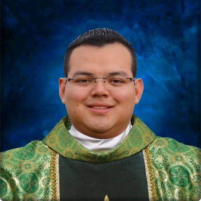 Don Daniel Mejía - sacerdote de la Diócesis de Santa Ana (El Salvador) - Beca de estudios CARF