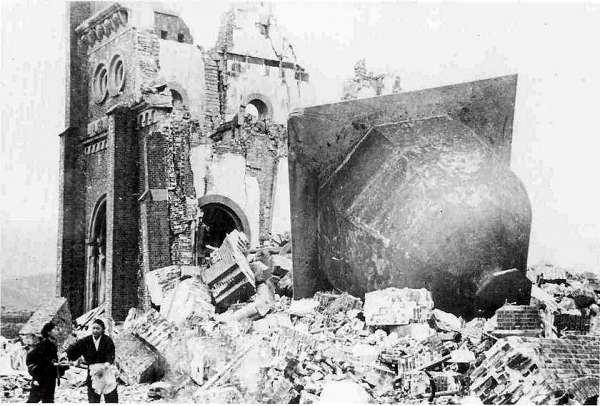 Ruinen der Kathedrale der Unbefleckten Empfängnis in Nagasaki am 7. Januar 1946 1