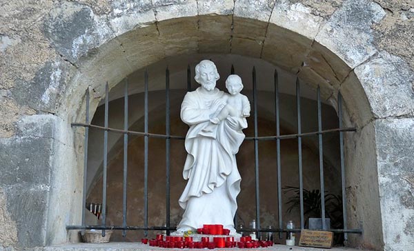 The present Sanctuary of St. Joseph was consecrated in 1663. On the feast of St. Joseph, from 1661 onwards, large crowds flocked to the Shrine of the Saint.