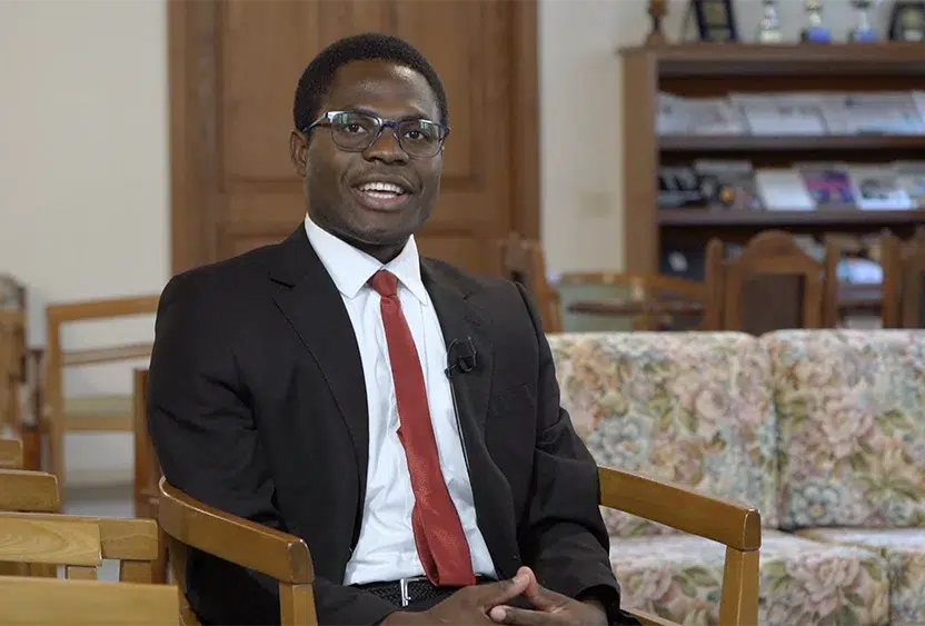 Francisco Eusebio Vinumo es un joven angoleño que estudia en Roma para ser sacerdote