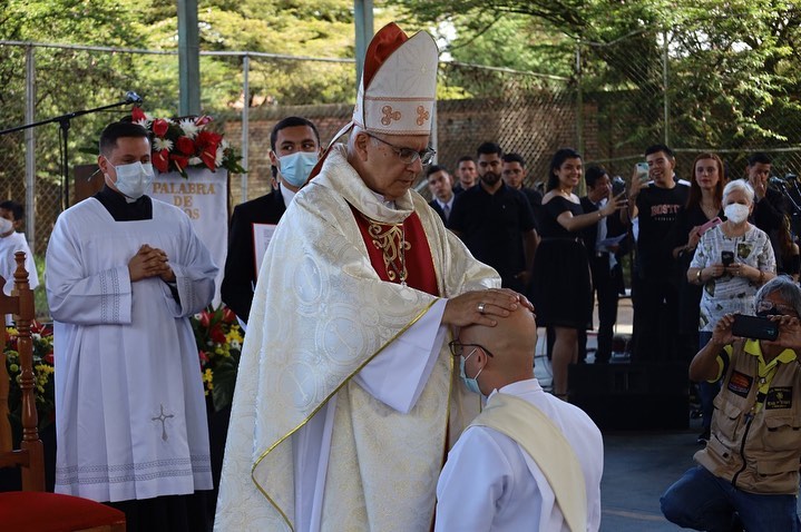 sacerdote edicson acosta