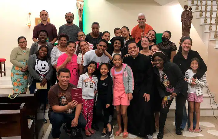 Prästen Franklin Cavalcante med sin familj