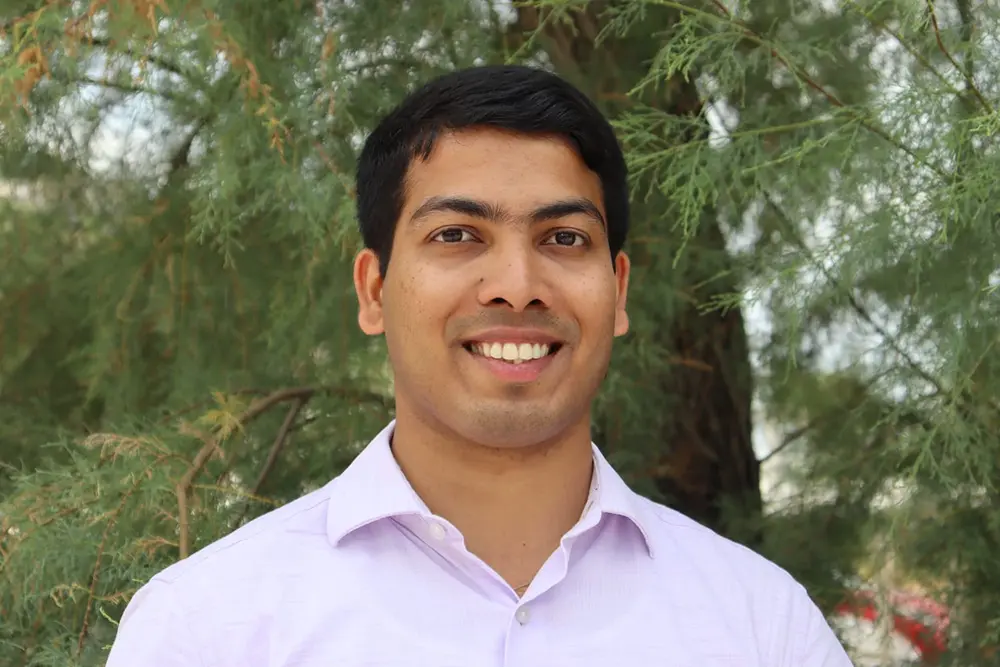 Retrato del joven seminarista indio Melwin Thurakal antes de recibir el sacramento del orden en su ordenación diaconal
