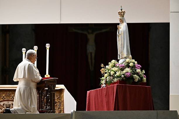 canto a maría virgen de fátima roma papa león