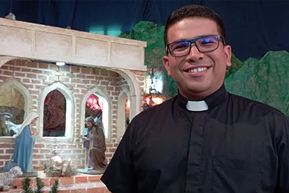 Padre Gustavo, sacerdote de Venezuela.
