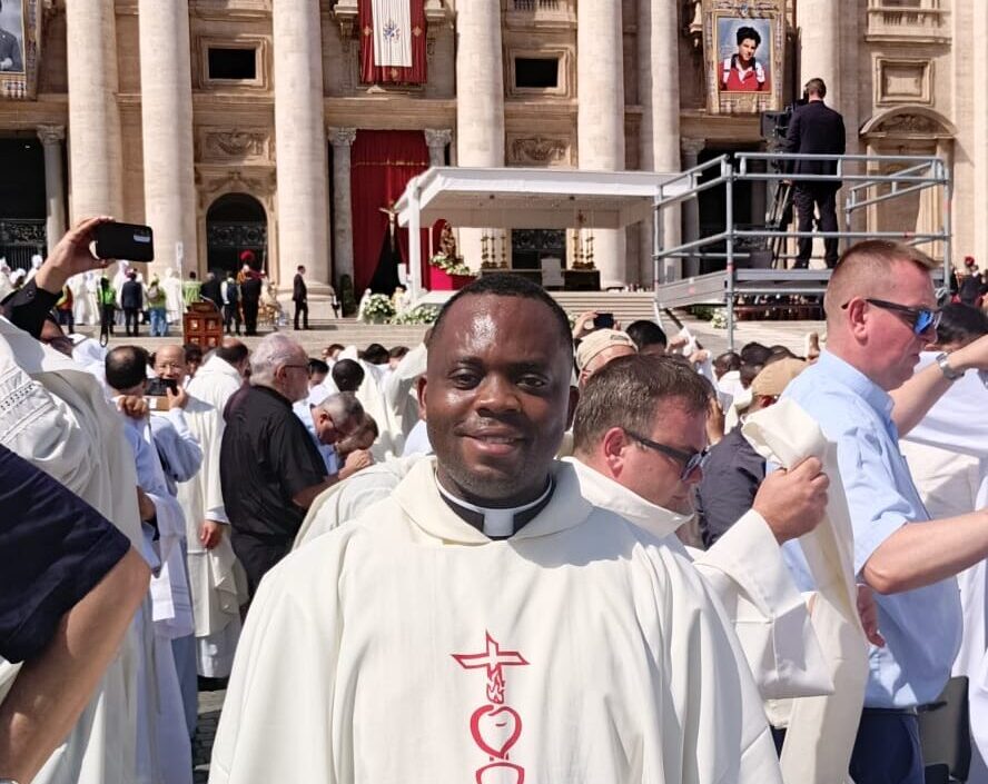 formación derecho canónico sacerdote roma pusc