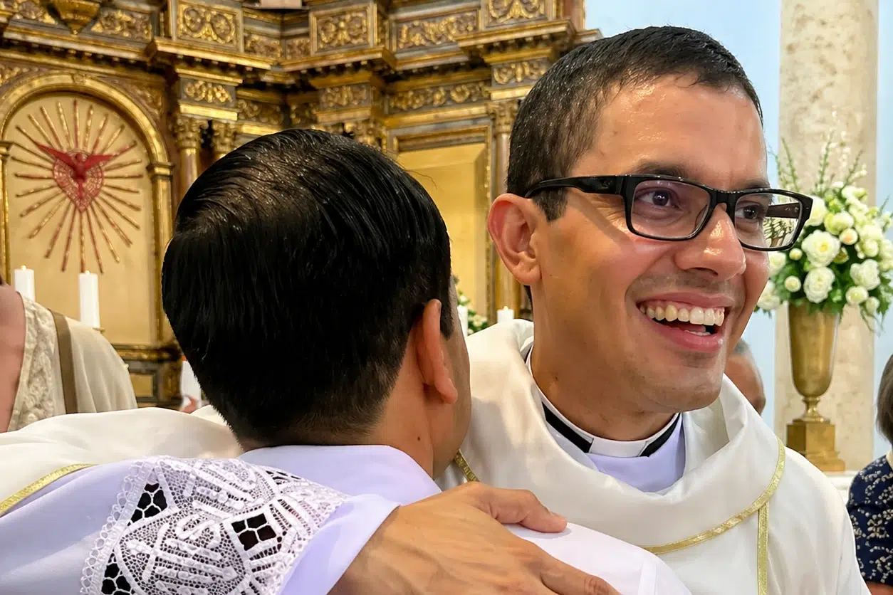 Recorrido pastoral del padre Hernando José Bello Rodríguez, párroco y delegado de Pastoral Vocacional de la Archidiócesis de Cartagena de Indias (Colombia). La alegría de ser sacerdote.