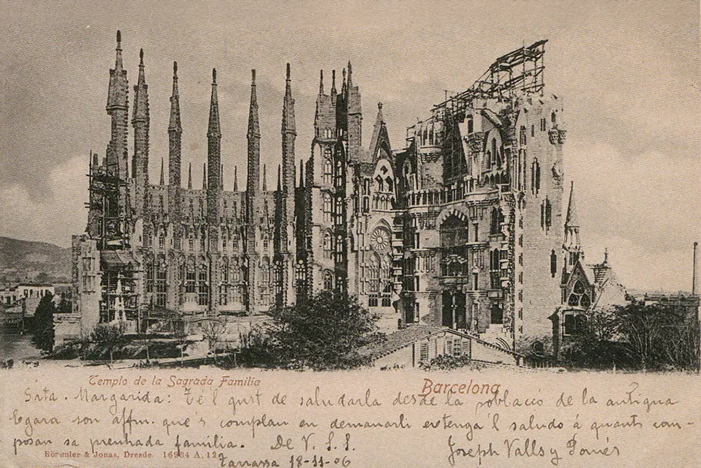 Postal de principios de siglo de la Sagrada Familia en construcción. Römmler & Jonas