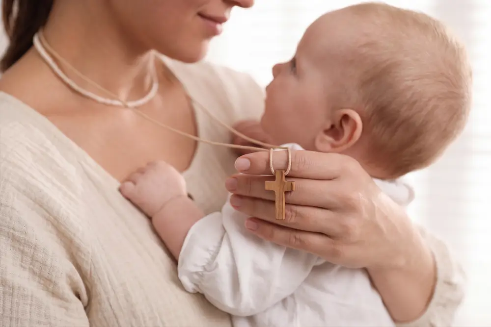 Madre y bebé, educación en la familia cristiana