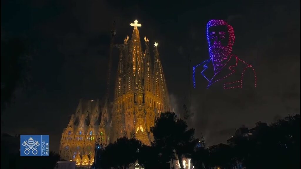 gaudi torre jesucristo sagrada familia misa papa león